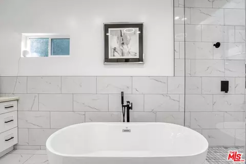 Bath - 4112 Vanetta Pl, Studio City, CA 91604 photo 3 of 6