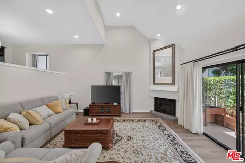 15173 Magnolia Blvd #F, Sherman Oaks, CA 91403
