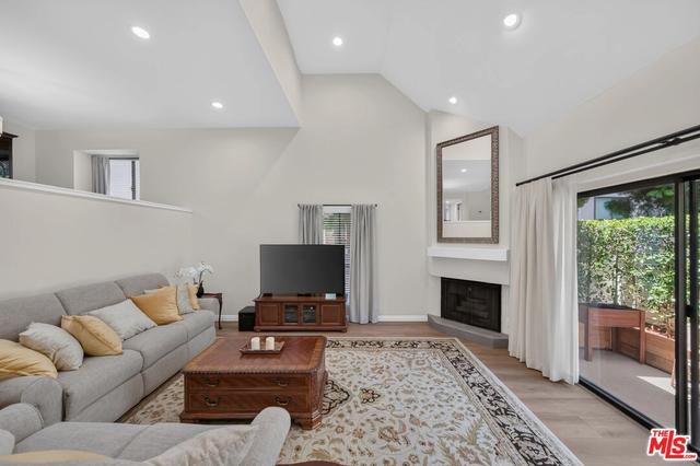 15173 Magnolia Blvd #F, Sherman Oaks, CA 91403