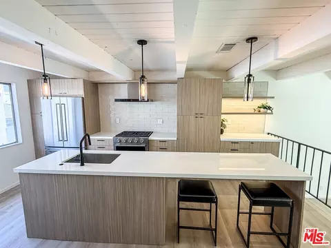 6639 Green Valley Cir, Culver City, CA 90230