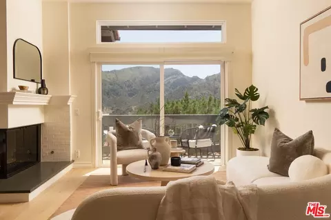 1692 Michael Ln, Pacific Palisades, CA 90272