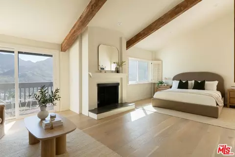 1692 Michael Ln, Pacific Palisades, CA 90272