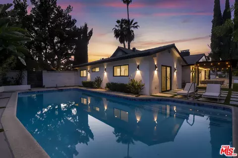 5900 Nita Ave, Woodland Hills, CA 91367