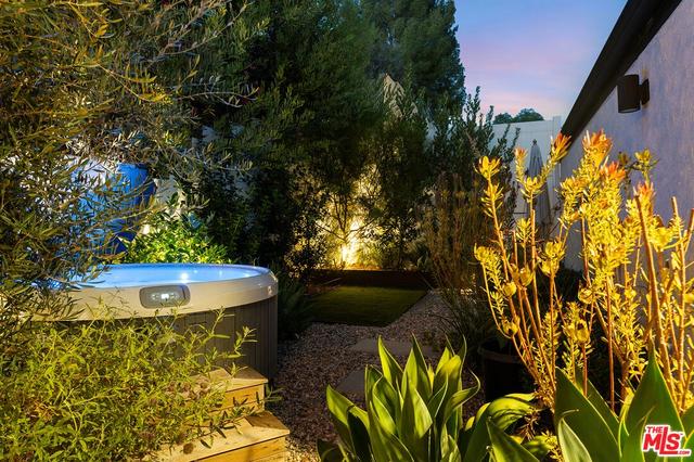 22667 Margarita Dr, Woodland Hills, CA 91364