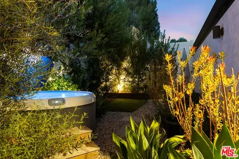 22667 Margarita Dr, Woodland Hills, CA 91364