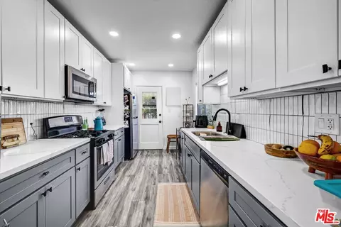 Kitchen - 1610 E Carson St, Long Beach, CA 90807 photo 1 of 9