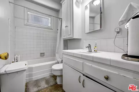 Bath - 1610 E Carson St, Long Beach, CA 90807 photo 2 of 4