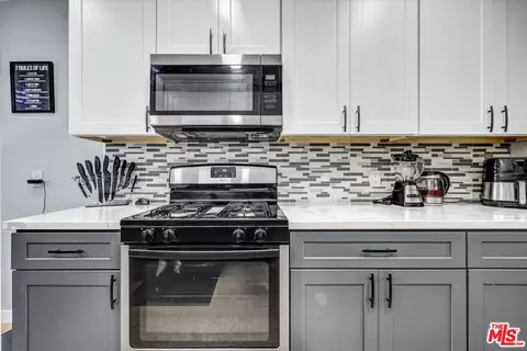 Kitchen - 1610 E Carson St, Long Beach, CA 90807 photo 6 of 9