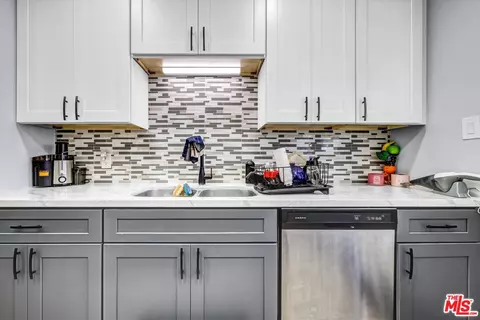 Kitchen - 1610 E Carson St, Long Beach, CA 90807 photo 7 of 9