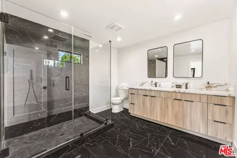 Bath - 14254 Mccormick St, Sherman Oaks, CA 91401 photo 4 of 5