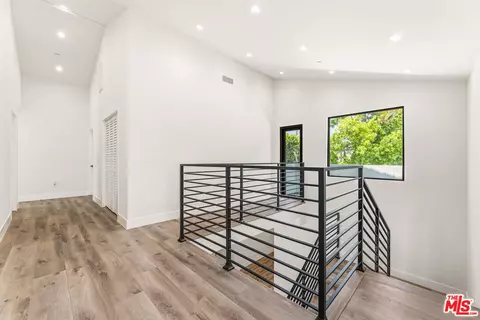 Entry Way - 14254 Mccormick St, Sherman Oaks, CA 91401 photo 3 of 4