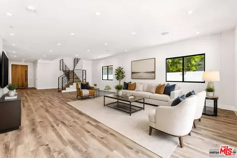 Living - 14254 Mccormick St, Sherman Oaks, CA 91401 photo 1 of 3