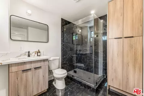 Bath - 14254 Mccormick St, Sherman Oaks, CA 91401 photo 1 of 5