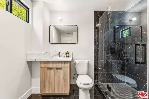 Bath - 14254 Mccormick St, Sherman Oaks, CA 91401 photo 2 of 5