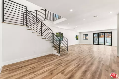 Living - 14254 Mccormick St, Sherman Oaks, CA 91401 photo 2 of 3