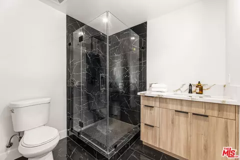 Bath - 14254 Mccormick St, Sherman Oaks, CA 91401 photo 5 of 5