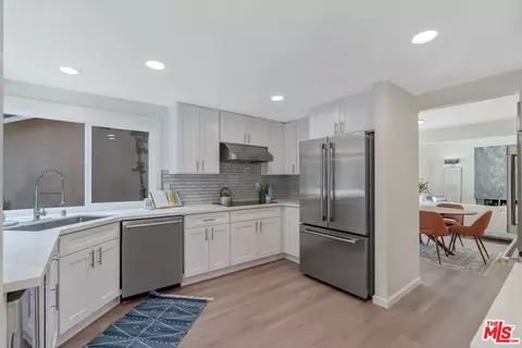 Kitchen - 19 Rippling Strm, Irvine, CA 92603 photo 3 of 3