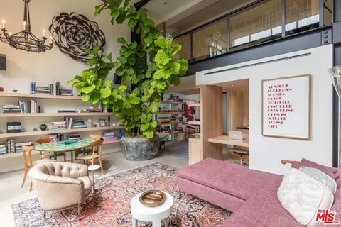 2124 Narcissus Ct, Venice, CA 90291