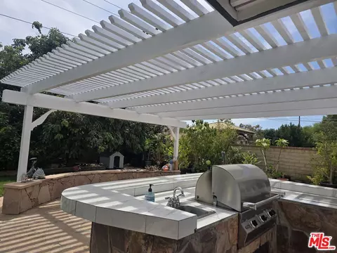 Exterior - 4242 Yukon Ave, Simi Valley, CA 93063 photo 4 of 11