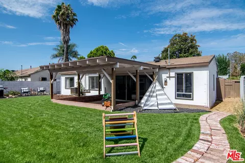 Exterior - 8030 Hesperia Ave, Reseda, CA 91335 photo 6 of 7
