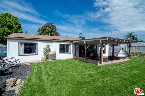 Exterior - 8030 Hesperia Ave, Reseda, CA 91335 photo 4 of 7