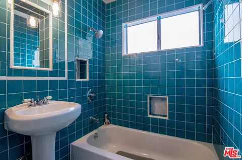 Bath - 8030 Hesperia Ave, Reseda, CA 91335 photo 2 of 3