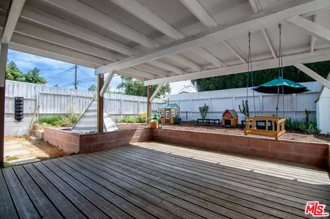 Exterior - 8030 Hesperia Ave, Reseda, CA 91335 photo 3 of 7