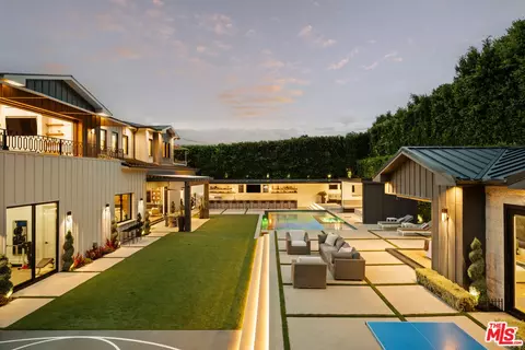 15321 Kingswood Ln, Sherman Oaks, CA 91403