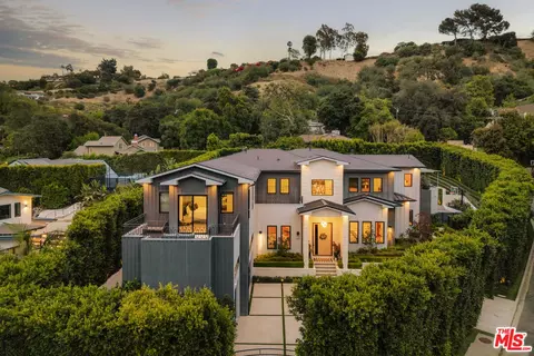 15321 Kingswood Ln, Sherman Oaks, CA 91403