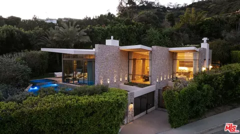 9233 Swallow Dr, West Hollywood, CA 90069