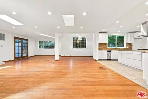 1029 N Beverly Glen Blvd, Los Angeles, CA 90077