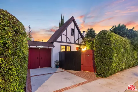 8818 Rosewood Ave, West Hollywood, CA 90048
