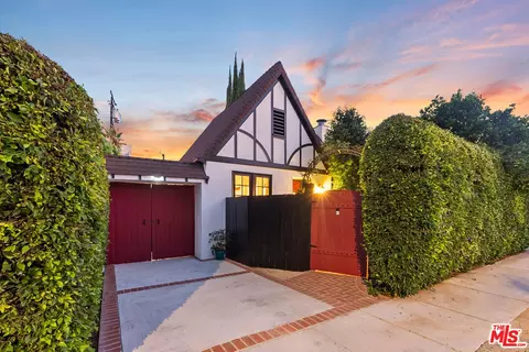 8818 Rosewood Ave, West Hollywood, CA 90048