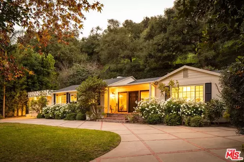 2533 Benedict Canyon Dr, Beverly Hills, CA 90210
