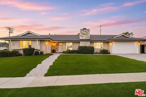 91 W Gainsborough Rd, Thousand Oaks, CA 91360