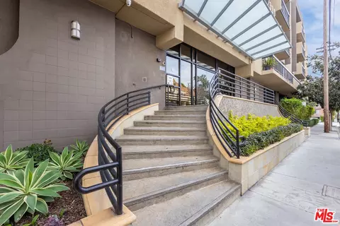 7320 Hawthorn Ave #215, Los Angeles, CA 90046