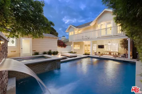 14640 Tustin St, Sherman Oaks, CA 91403