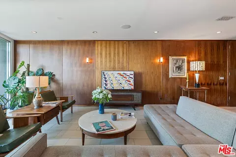 8401 Fountain Ave #8, West Hollywood, CA 90069