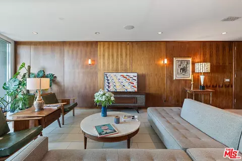 8401 Fountain Ave #8, West Hollywood, CA 90069