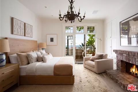 Bedroom - 1461 Edgecliff Ln, Montecito, CA 93108 photo 4 of 7