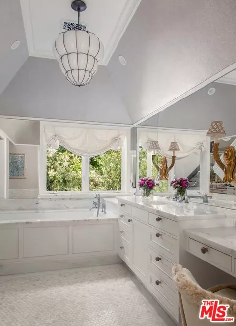 Bath - 1461 Edgecliff Ln, Montecito, CA 93108 photo 1 of 1