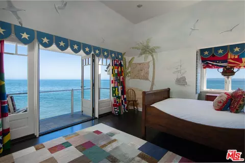 Bedroom - 1461 Edgecliff Ln, Montecito, CA 93108 photo 3 of 7