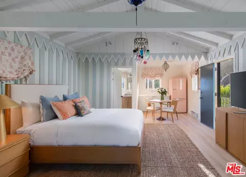 Bedroom - 1461 Edgecliff Ln, Montecito, CA 93108 photo 6 of 7