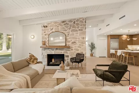 5720 Wilhelmina Ave, Woodland Hills, CA 91367