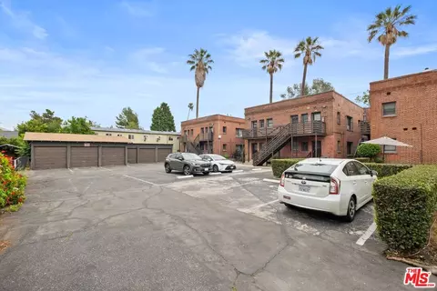 Exterior - 239 E Villa St, Pasadena, CA 91101 photo 7 of 8