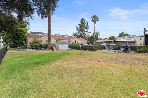 Exterior - 239 E Villa St, Pasadena, CA 91101 photo 6 of 8