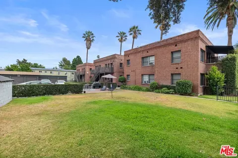 Exterior - 239 E Villa St, Pasadena, CA 91101 photo 5 of 8