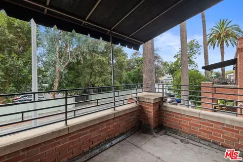 Exterior - 239 E Villa St, Pasadena, CA 91101 photo 3 of 8