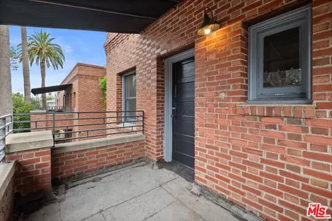 Exterior - 239 E Villa St, Pasadena, CA 91101 photo 2 of 8