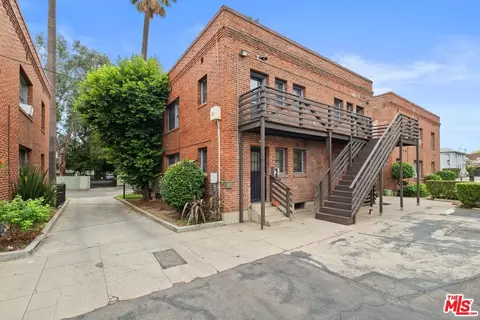 Exterior - 239 E Villa St, Pasadena, CA 91101 photo 4 of 8